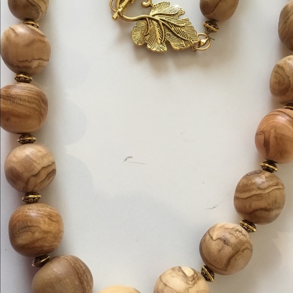 Olive wood hand carved necklace - Picture 4 of 6